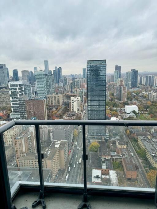 Cozy Condo Near Eatoncentre Mall Toronto Exterior foto